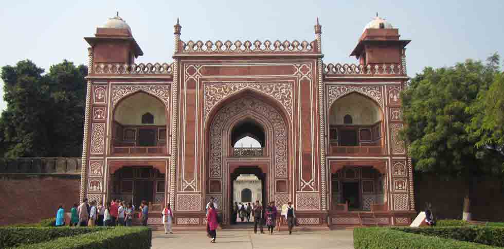 Itimad Ud Daulah travel Guide